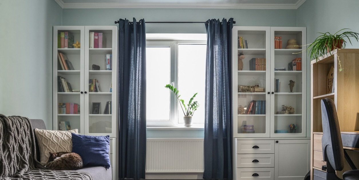 room-with-blue-draperies-curtains